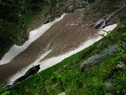 31 Resti di neve sotto le cascate dell'Aser